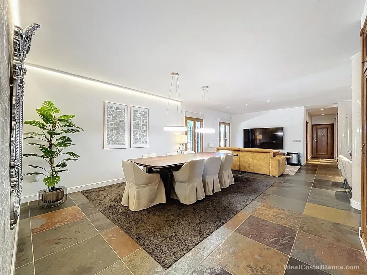 5 bedroom Villa for sale in Benimantell with pool garage - € 2,400,000 (Ref: 10039435)