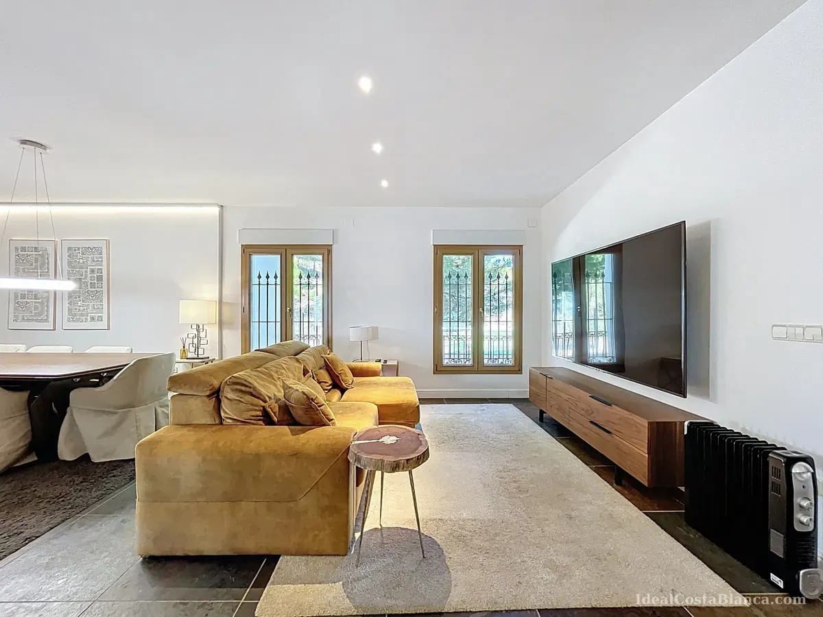 5 bedroom Villa for sale in Benimantell with pool garage - € 2,400,000 (Ref: 10039435)