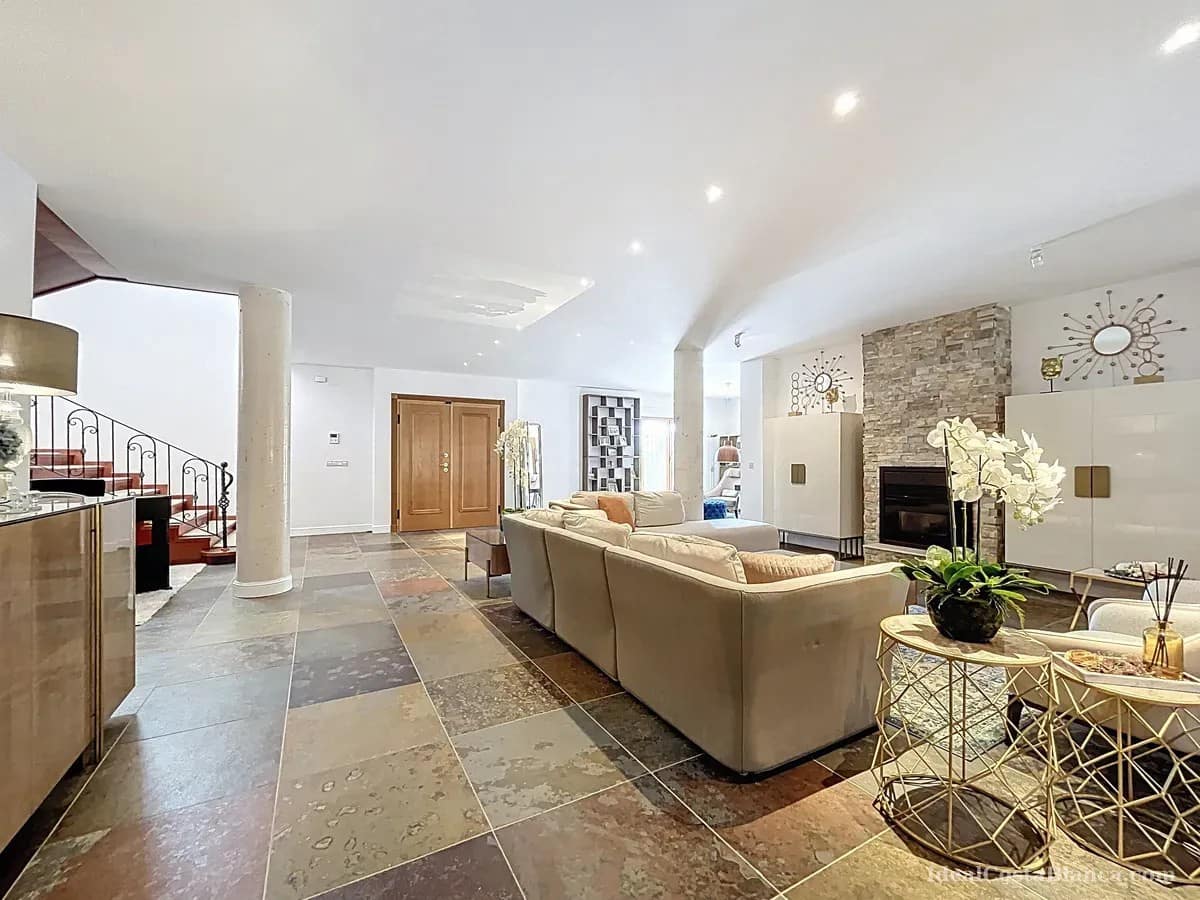 5 bedroom Villa for sale in Benimantell with pool garage - € 2,400,000 (Ref: 10039435)