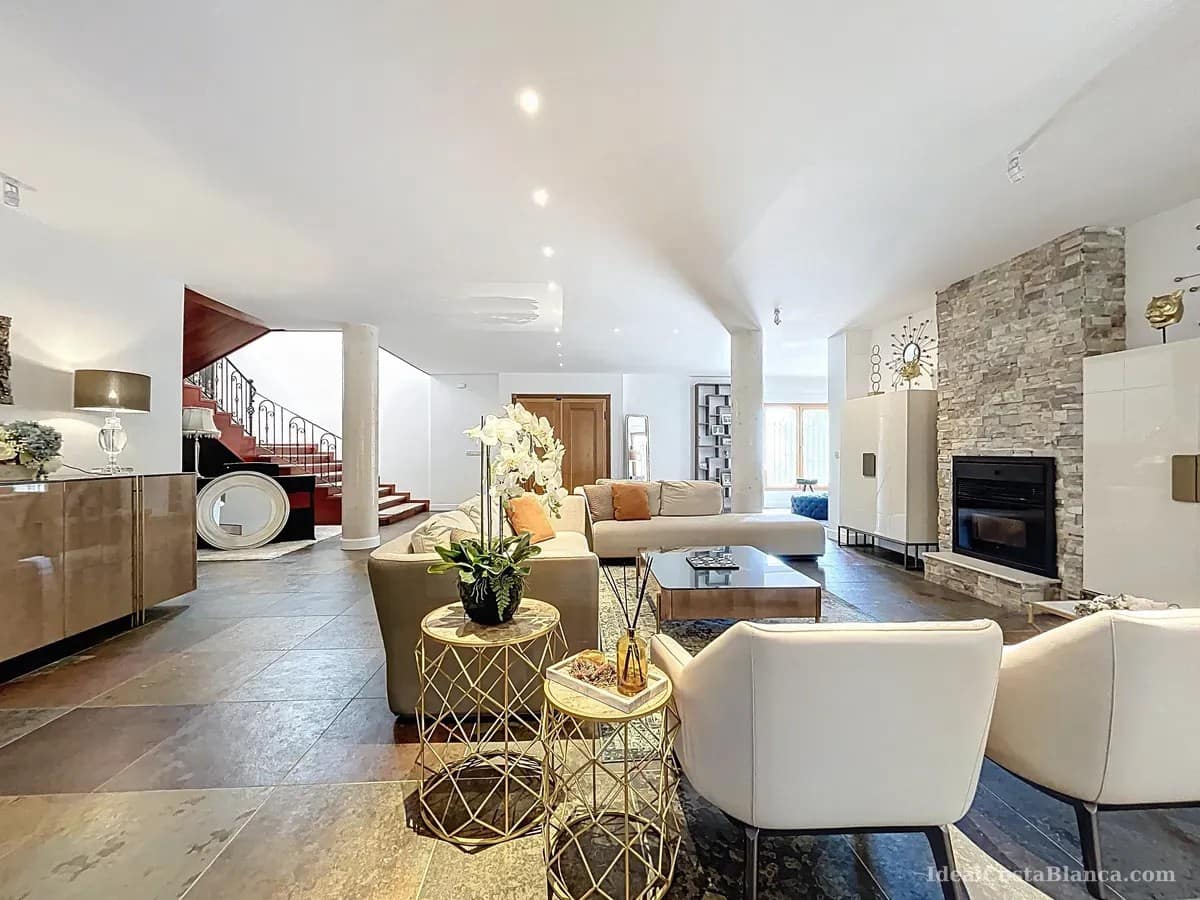 5 bedroom Villa for sale in Benimantell with pool garage - € 2,400,000 (Ref: 10039435)