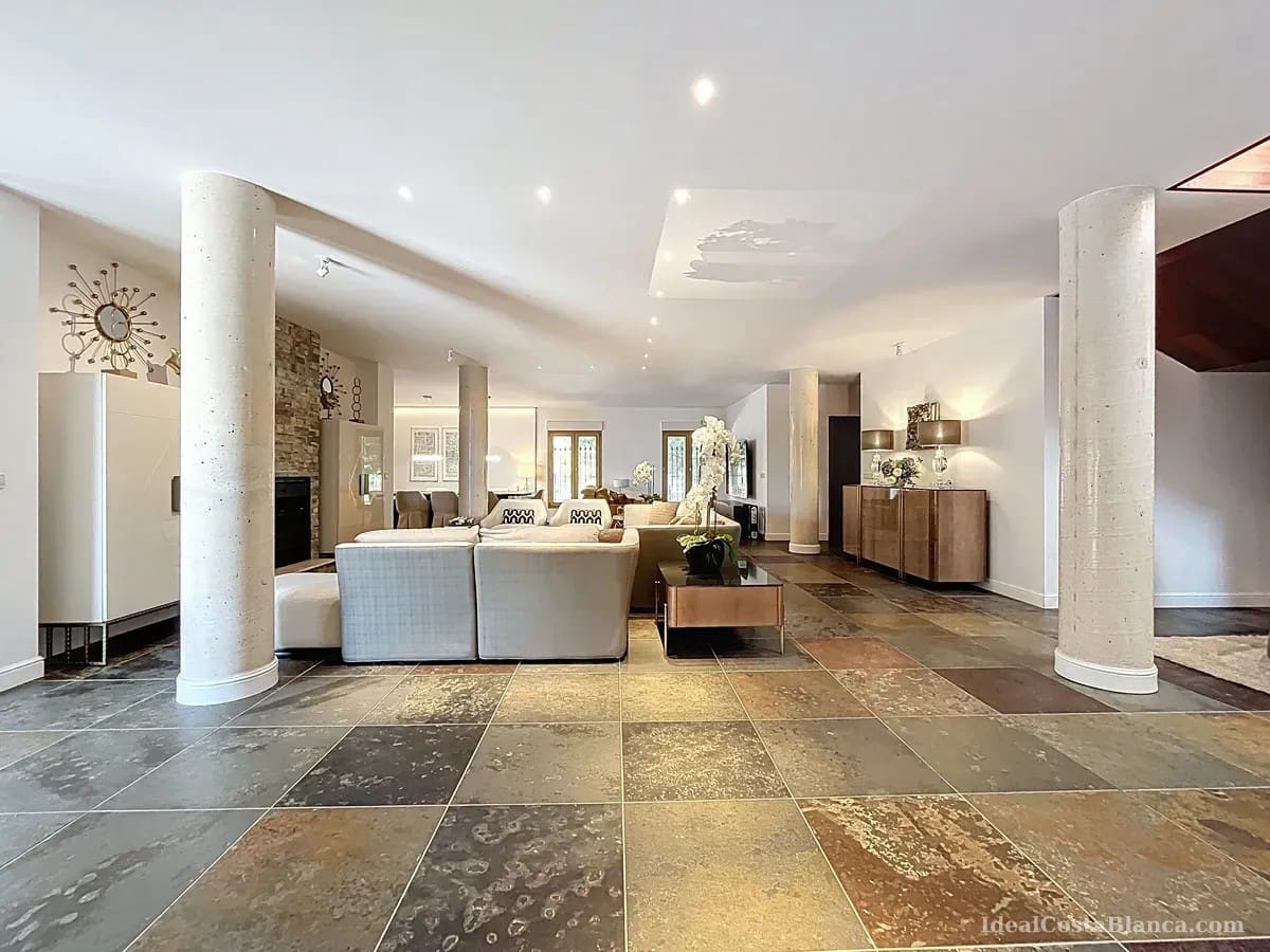 5 bedroom Villa for sale in Benimantell with pool garage - € 2,400,000 (Ref: 10039435)