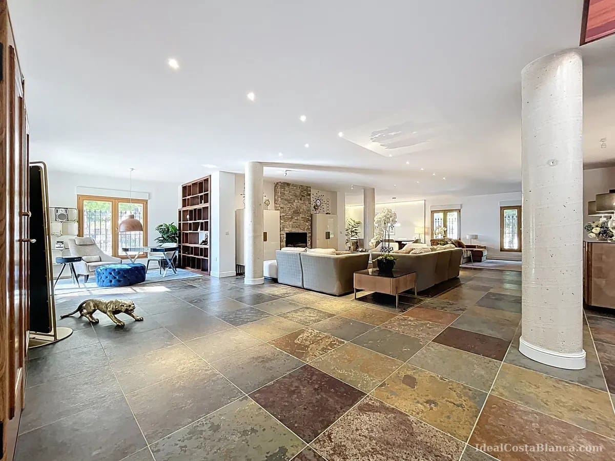 5 bedroom Villa for sale in Benimantell with pool garage - € 2,400,000 (Ref: 10039435)