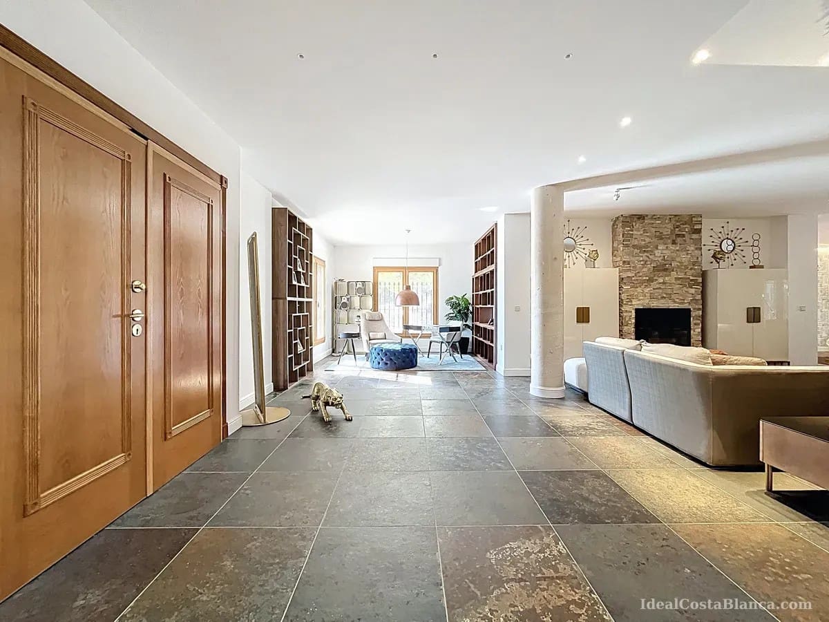 5 bedroom Villa for sale in Benimantell with pool garage - € 2,400,000 (Ref: 10039435)