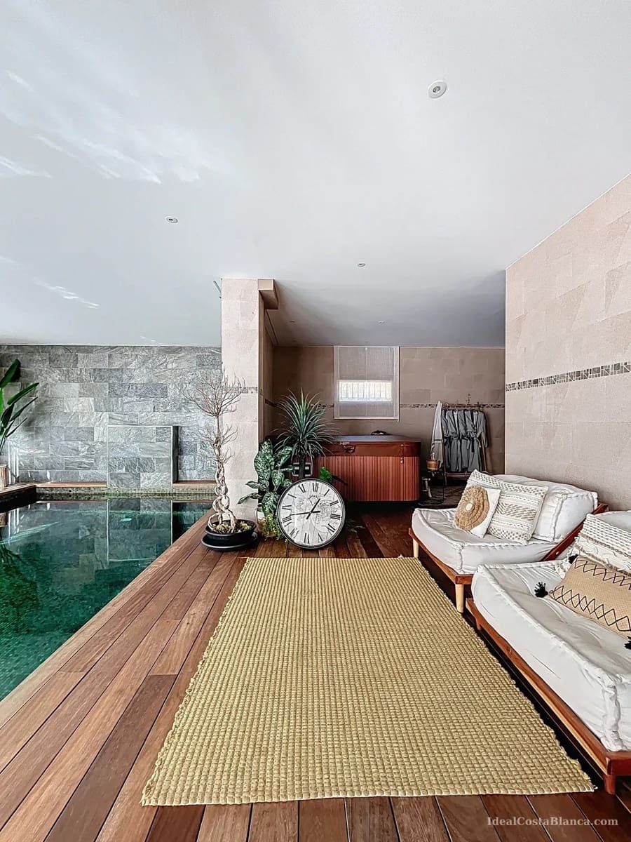 5 bedroom Villa for sale in Benimantell with pool garage - € 2,400,000 (Ref: 10039435)