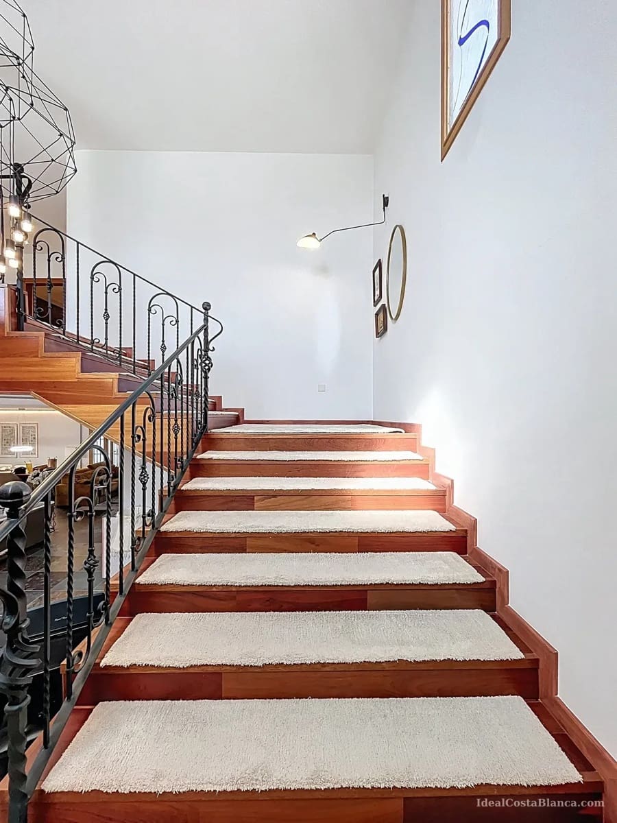 5 bedroom Villa for sale in Benimantell with pool garage - € 2,400,000 (Ref: 10039435)