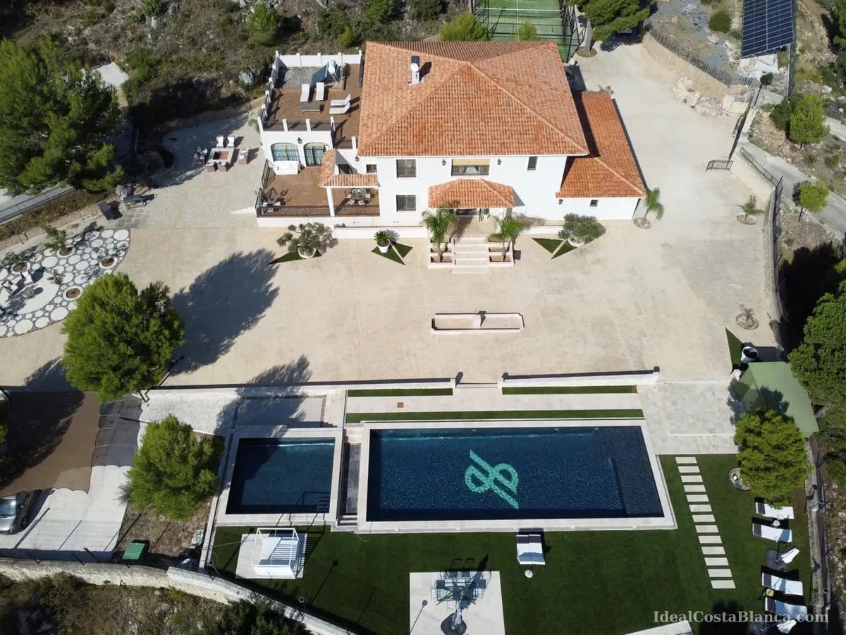 5 bedroom Villa for sale in Benimantell with pool garage - € 2,400,000 (Ref: 10039435)