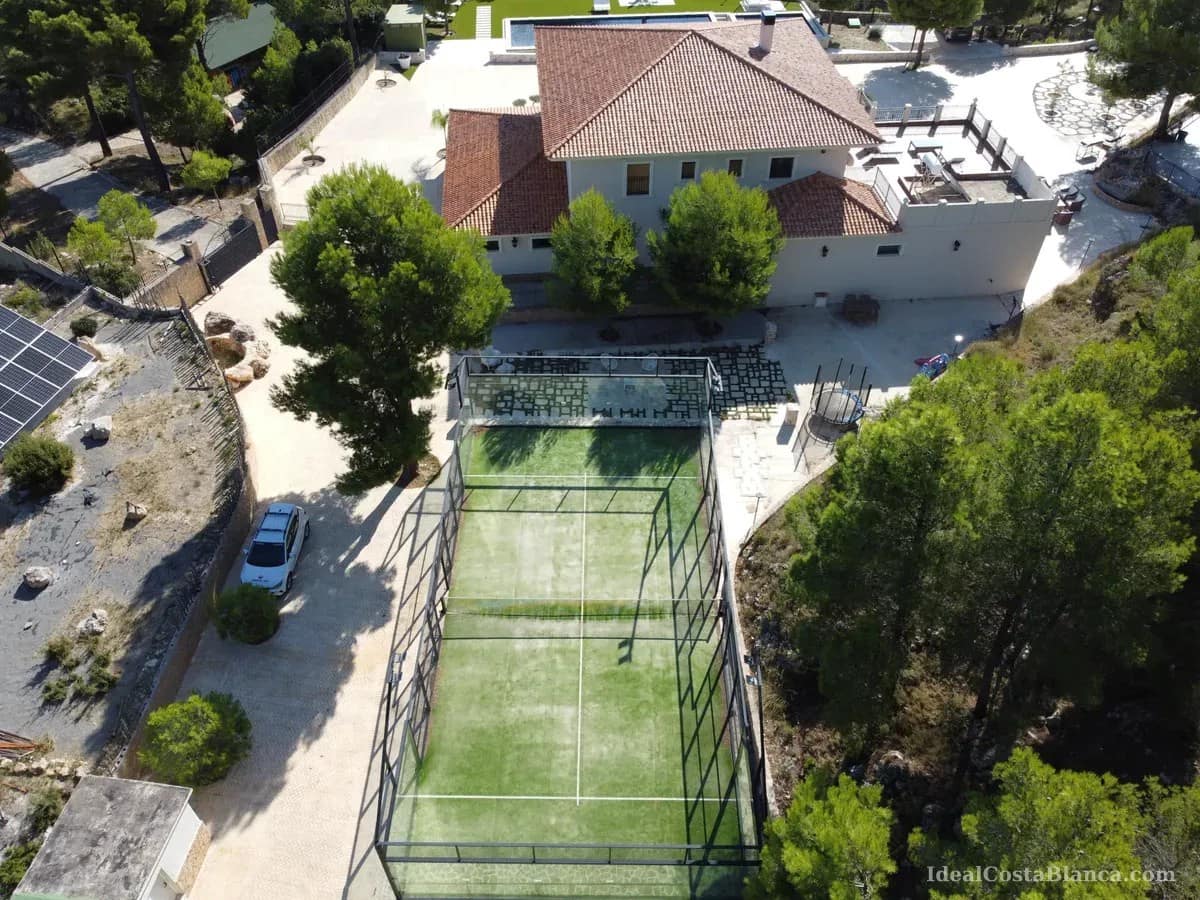 5 bedroom Villa for sale in Benimantell with pool garage - € 2,400,000 (Ref: 10039435)