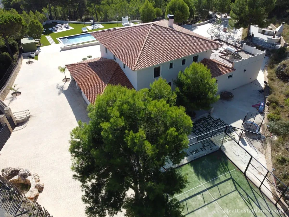 5 bedroom Villa for sale in Benimantell with pool garage - € 2,400,000 (Ref: 10039435)