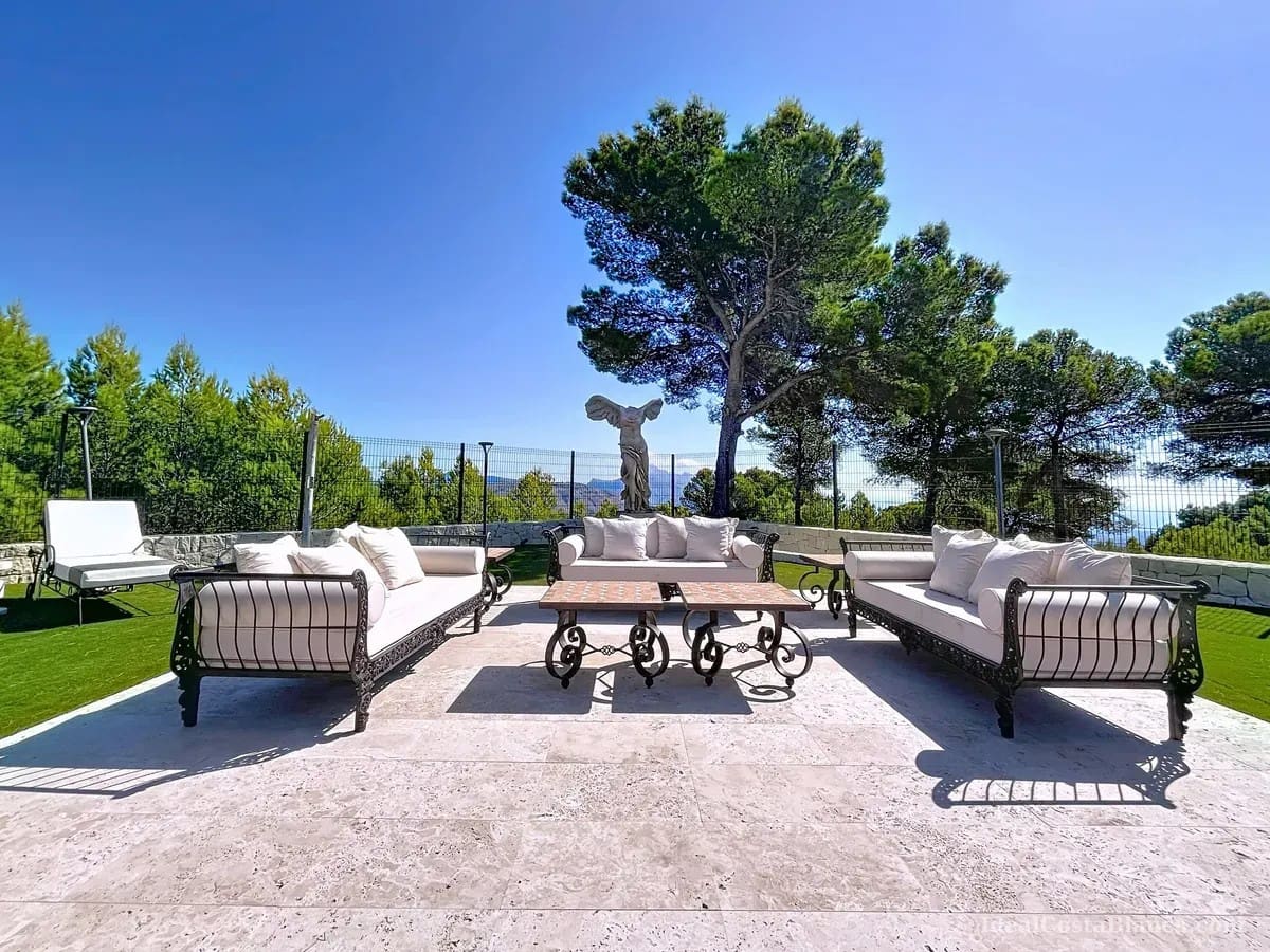 5 bedroom Villa for sale in Benimantell with pool garage - € 2,400,000 (Ref: 10039435)