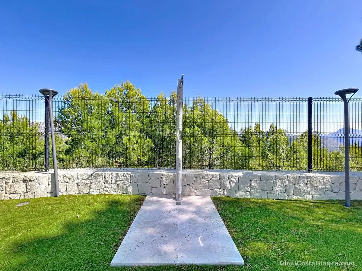 5 bedroom Villa for sale in Benimantell with pool garage - € 2,400,000 (Ref: 10039435)