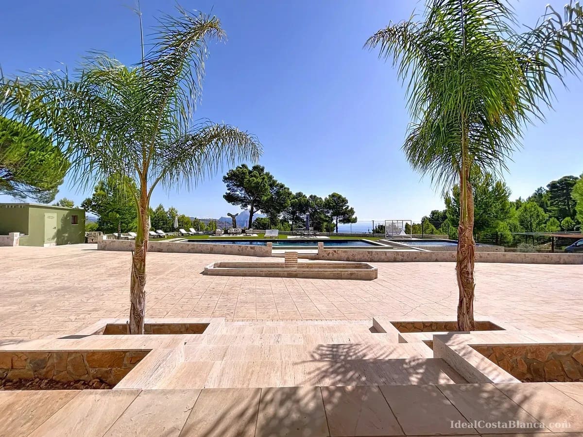 5 bedroom Villa for sale in Benimantell with pool garage - € 2,400,000 (Ref: 10039435)