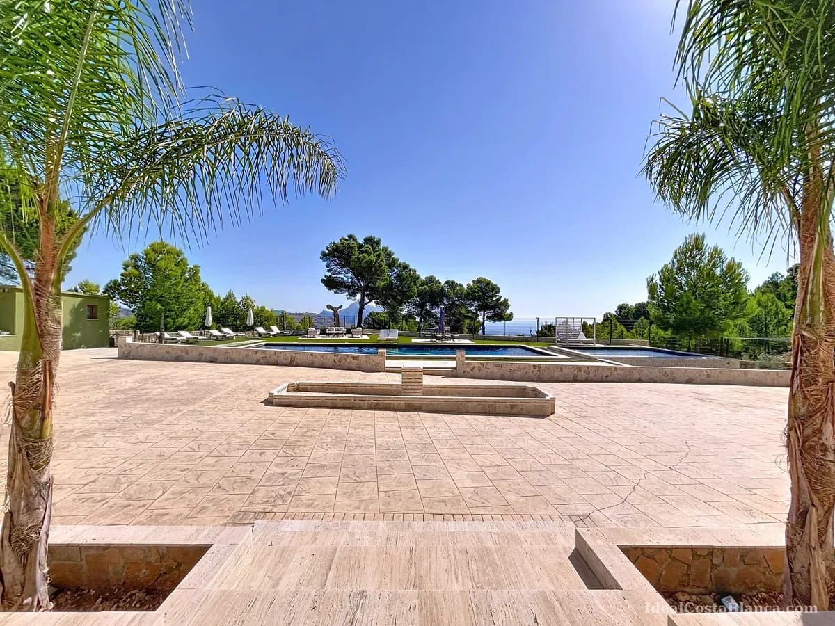 5 bedroom Villa for sale in Benimantell with pool garage - € 2,400,000 (Ref: 10039435)