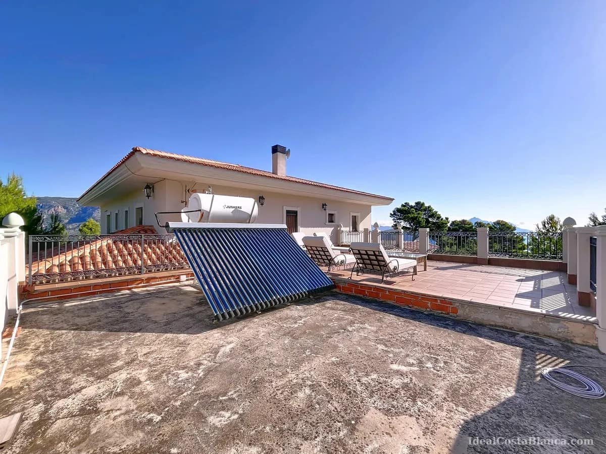 5 bedroom Villa for sale in Benimantell with pool garage - € 2,400,000 (Ref: 10039435)