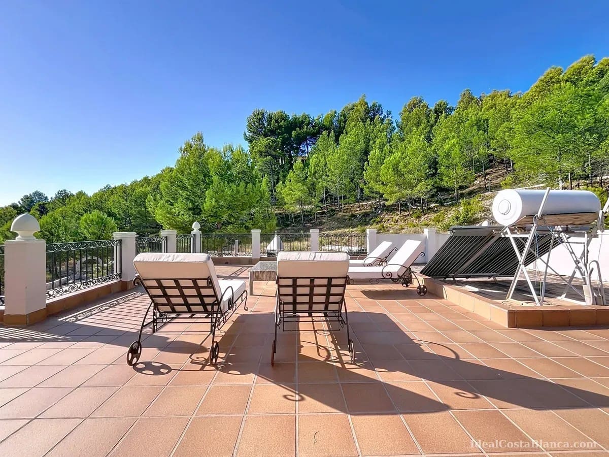 5 bedroom Villa for sale in Benimantell with pool garage - € 2,400,000 (Ref: 10039435)