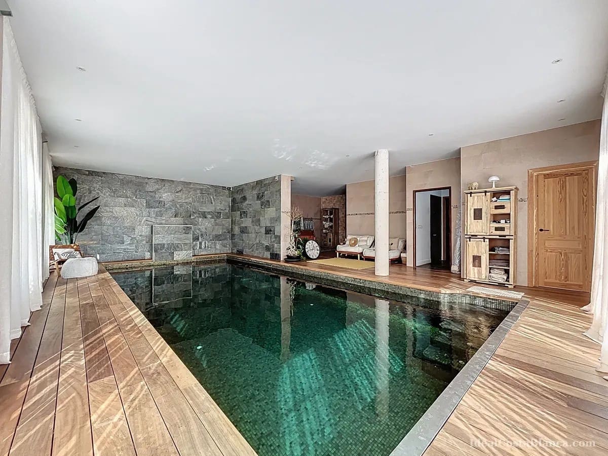 5 bedroom Villa for sale in Benimantell with pool garage - € 2,400,000 (Ref: 10039435)