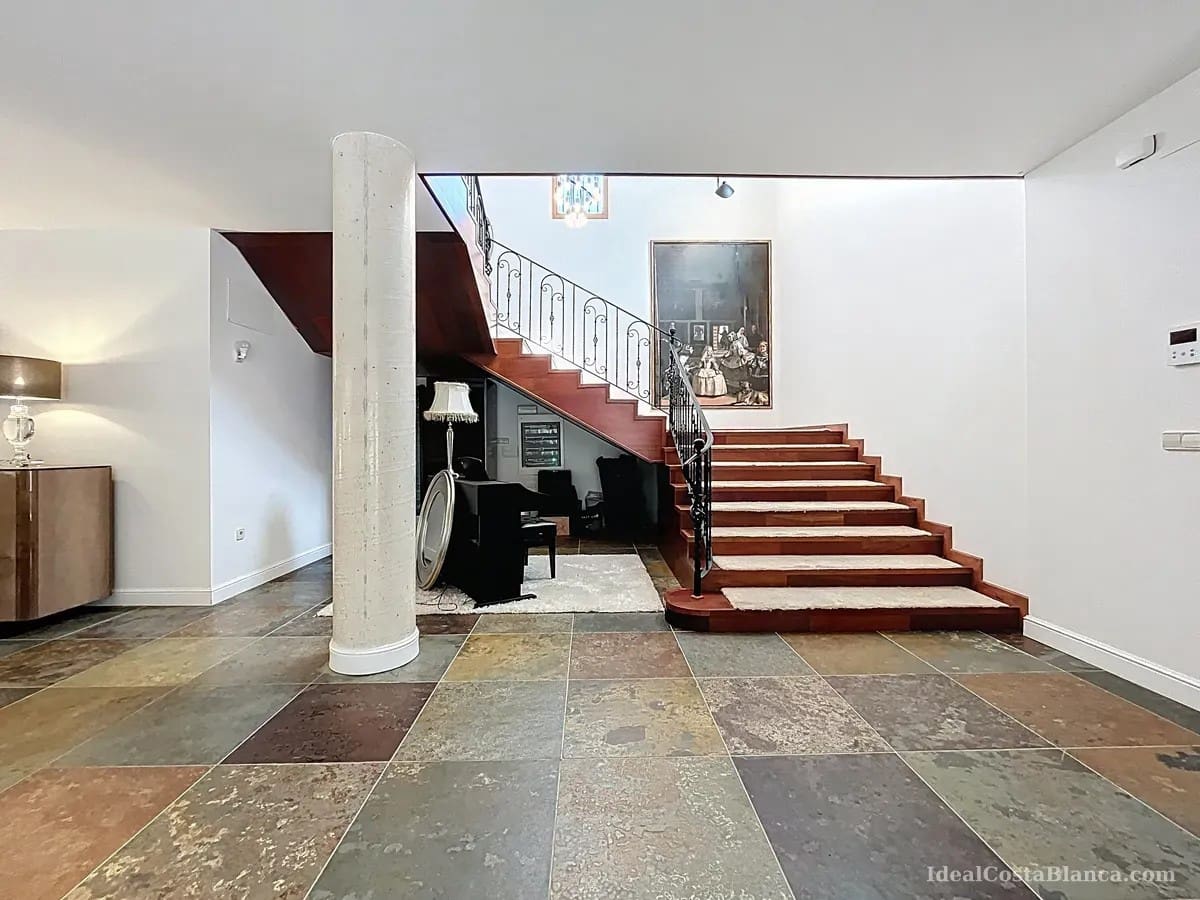 5 bedroom Villa for sale in Benimantell with pool garage - € 2,400,000 (Ref: 10039435)