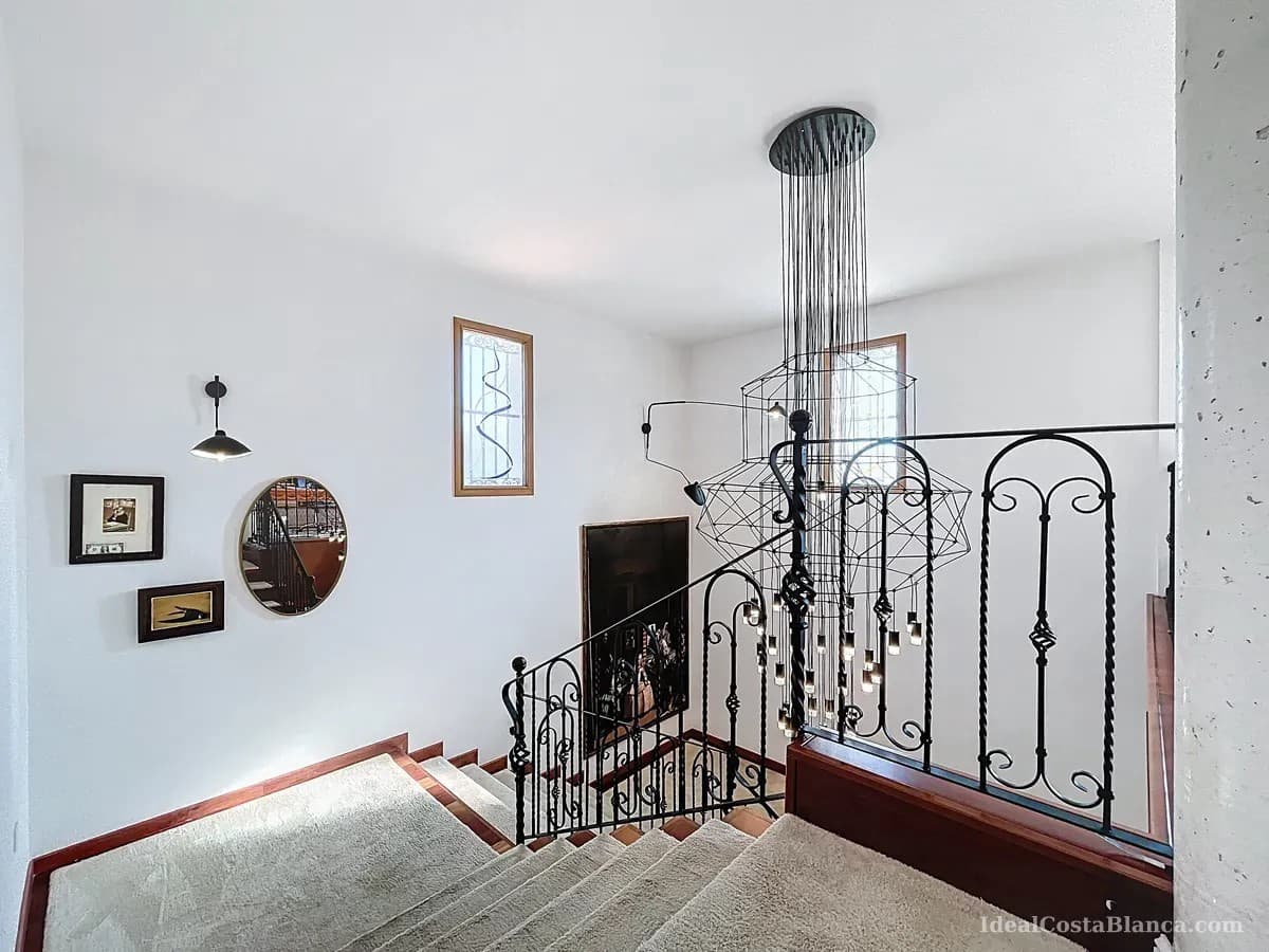 5 bedroom Villa for sale in Benimantell with pool garage - € 2,400,000 (Ref: 10039435)