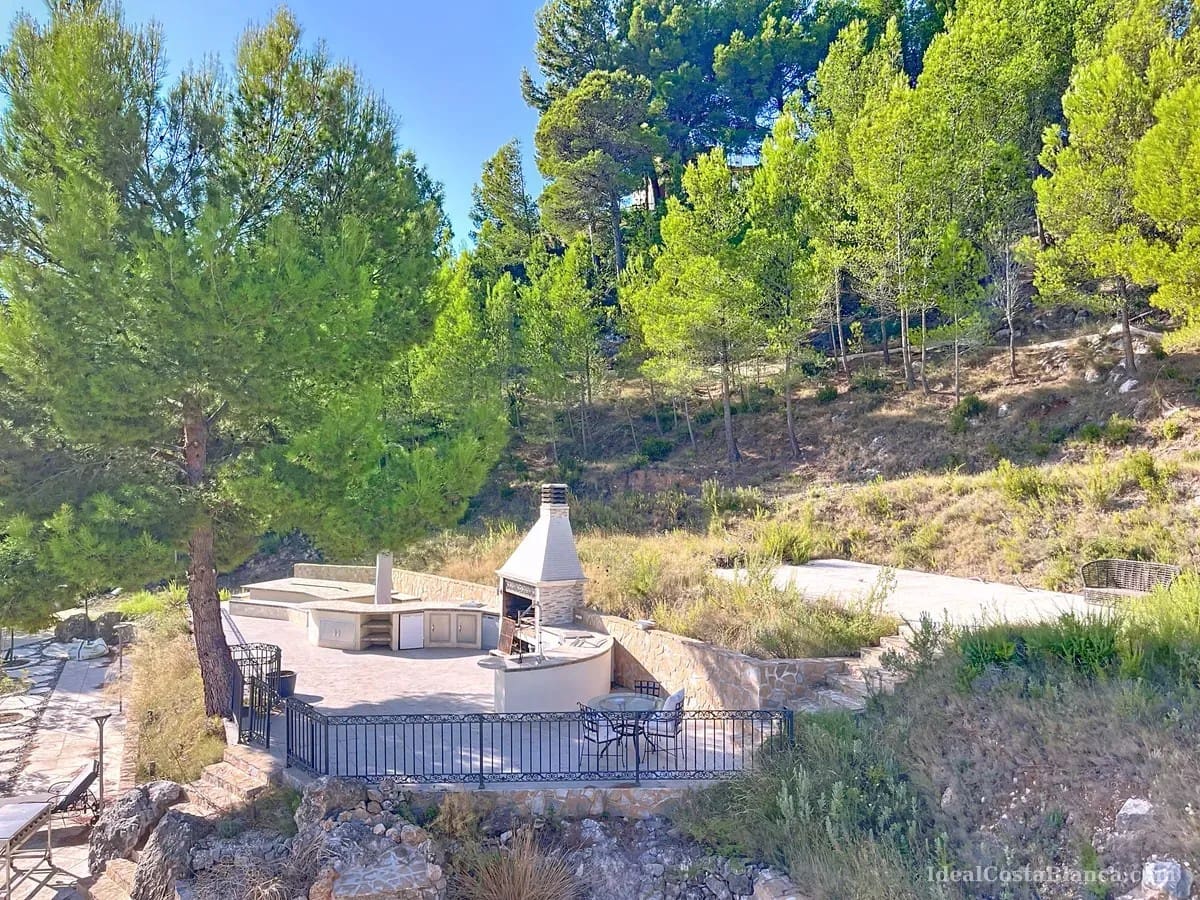 5 bedroom Villa for sale in Benimantell with pool garage - € 2,400,000 (Ref: 10039435)