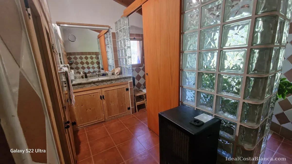 3 bedroom Finca/Country House for sale in Confrides with pool garage - € 295,000 (Ref: 10110426)