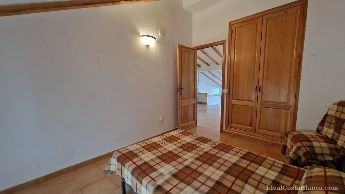 5 bedroom Townhouse for sale in Benimantell - € 249,000 (Ref: 9847946)
