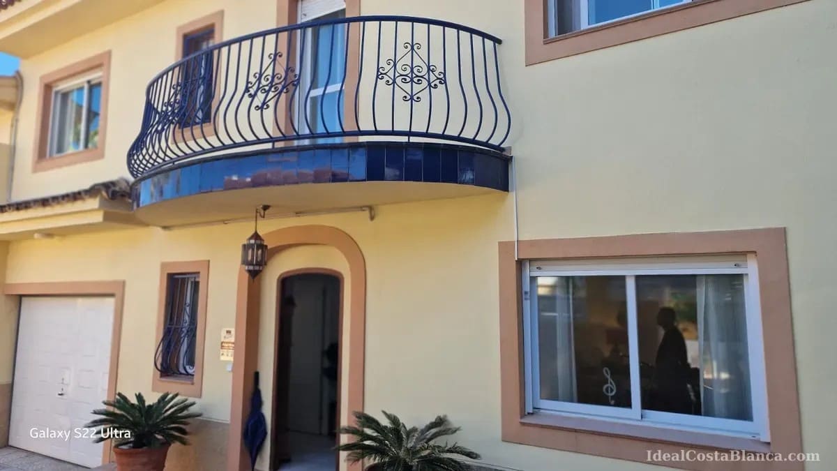 4 soveværelse Byhus til salg i Albir med swimmingpool garage - € 599.000 (Ref: 9847948)