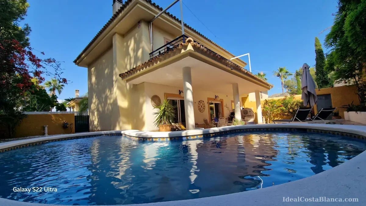 4 soveværelse Byhus til salg i Albir med swimmingpool garage - € 599.000 (Ref: 9847948)