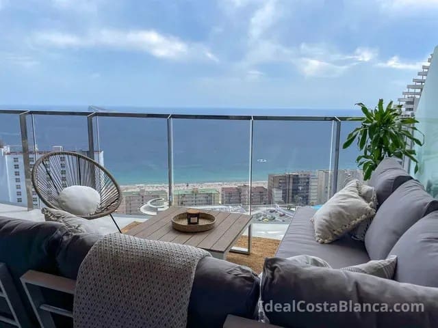 2 soveværelse Lejlighed til salg i Benidorm med swimmingpool garage - € 599.000 (Ref: 9847952)