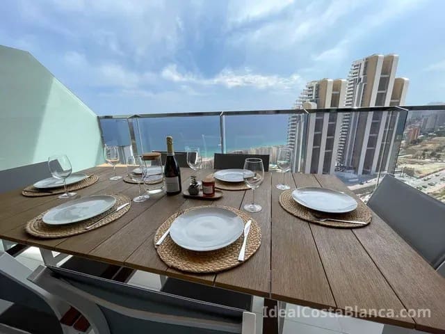 2 soveværelse Lejlighed til salg i Benidorm med swimmingpool garage - € 599.000 (Ref: 9847952)