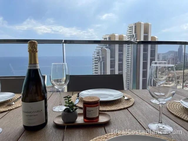 2 soveværelse Lejlighed til salg i Benidorm med swimmingpool garage - € 599.000 (Ref: 9847952)