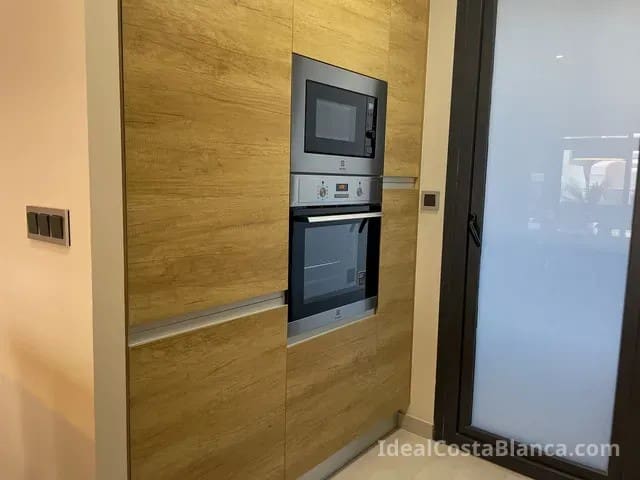 2 soveværelse Lejlighed til salg i Benidorm med swimmingpool garage - € 599.000 (Ref: 9847952)