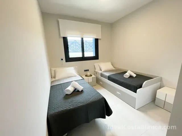2 soveværelse Lejlighed til salg i Benidorm med swimmingpool garage - € 599.000 (Ref: 9847952)