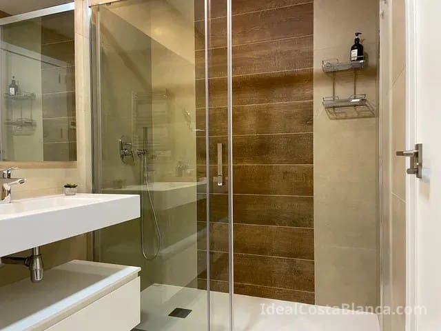 2 soveværelse Lejlighed til salg i Benidorm med swimmingpool garage - € 599.000 (Ref: 9847952)