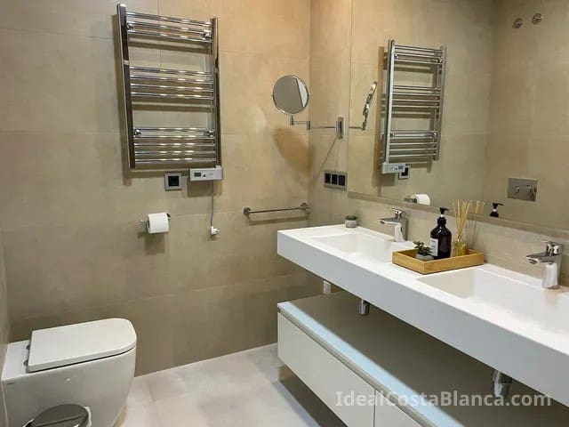2 soveværelse Lejlighed til salg i Benidorm med swimmingpool garage - € 599.000 (Ref: 9847952)