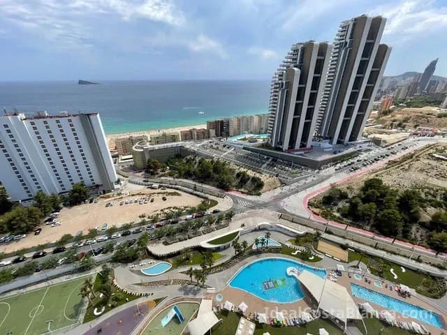 2 soveværelse Lejlighed til salg i Benidorm med swimmingpool garage - € 599.000 (Ref: 9847952)