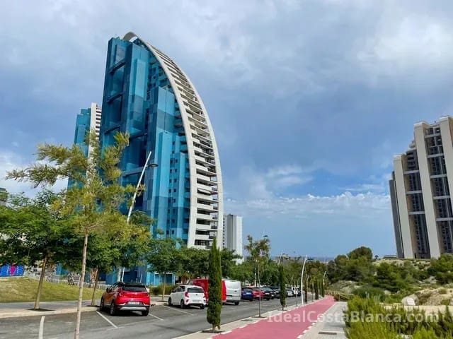 2 soveværelse Lejlighed til salg i Benidorm med swimmingpool garage - € 599.000 (Ref: 9847952)
