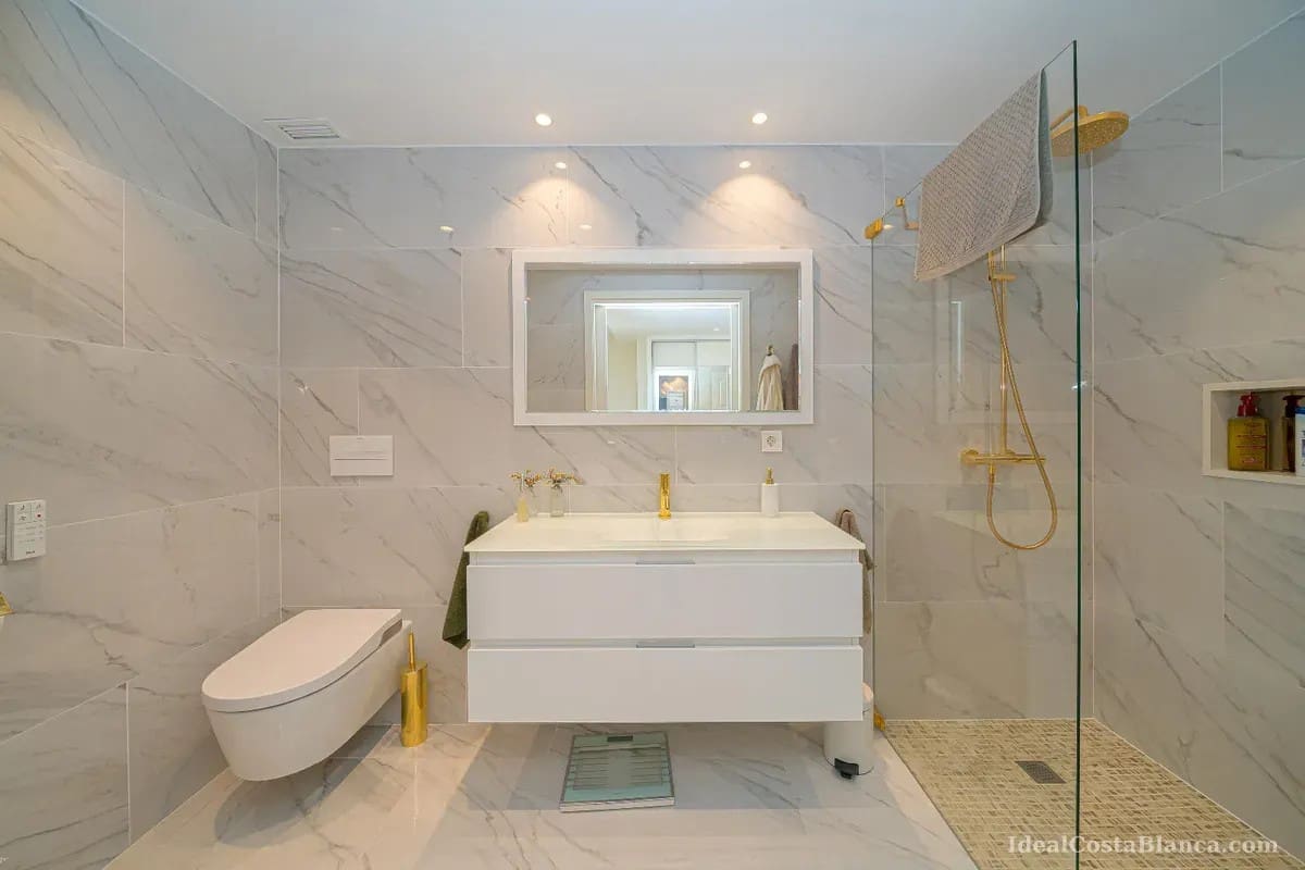 2 quarto Penthouse para venda em Altea com piscina garagem - 1 495 000 € (Ref: 9847953)