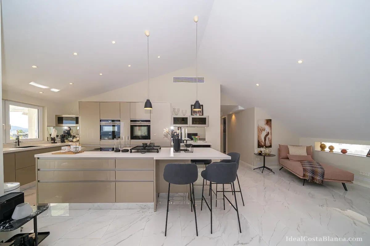 2 quarto Penthouse para venda em Altea com piscina garagem - 1 495 000 € (Ref: 9847953)