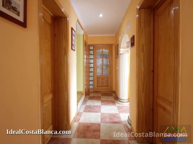 Chalet de 5 habitaciones en Confrides en venta con piscina garaje - 380.000 € (Ref: 9847960)