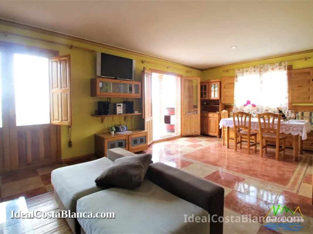 5 bedroom Villa for sale in Confrides with pool garage - € 380,000 (Ref: 9847960)
