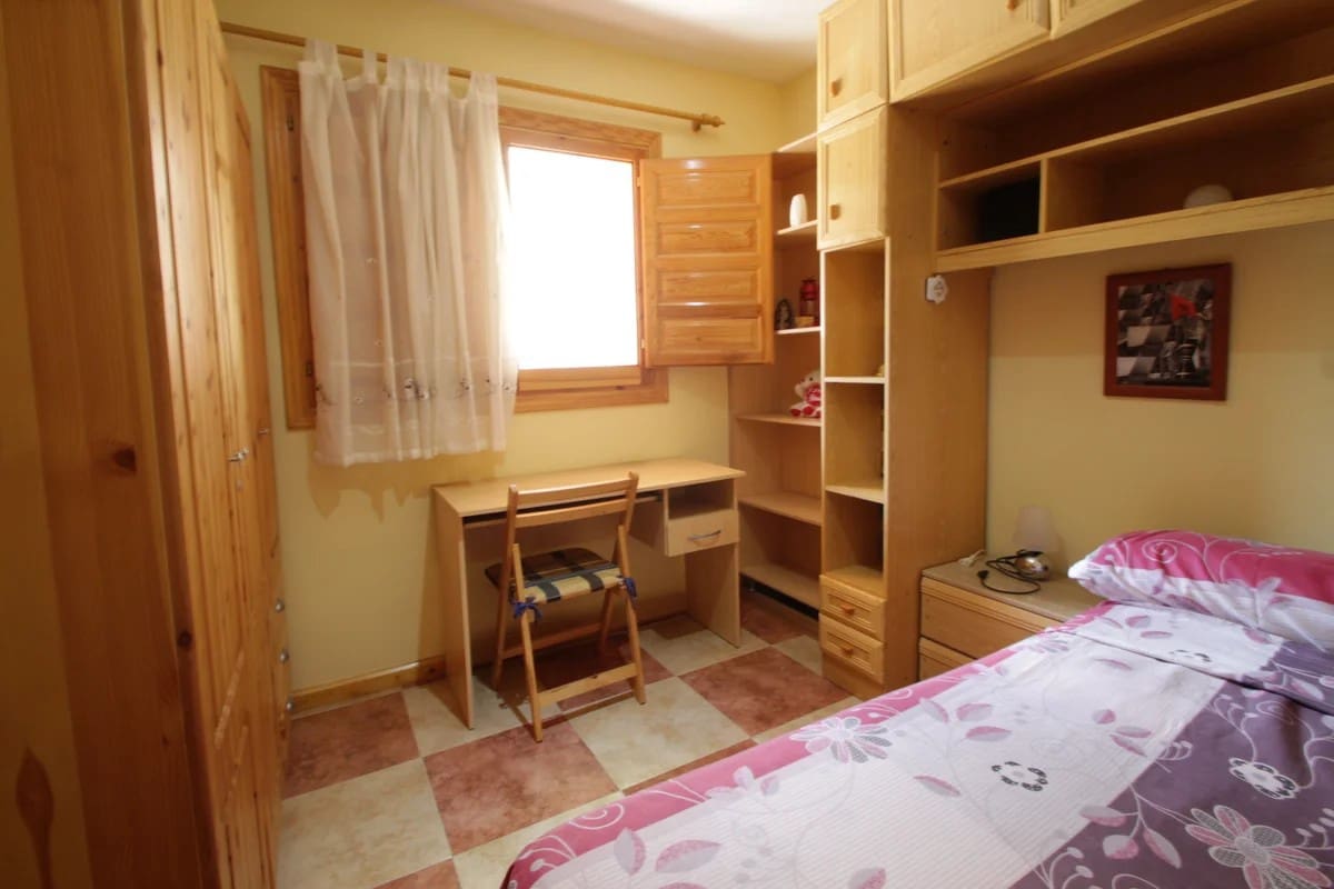 5 bedroom Villa for sale in Confrides with pool garage - € 380,000 (Ref: 9847960)