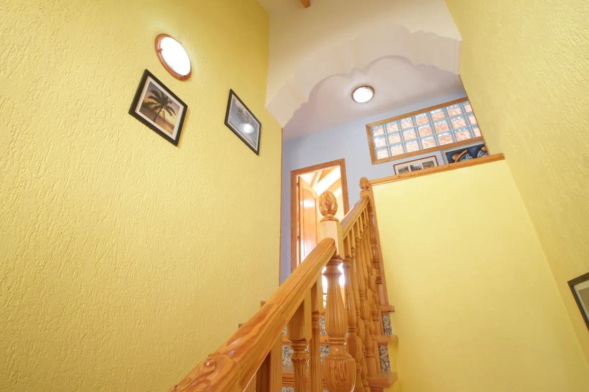 5 bedroom Villa for sale in Confrides with pool garage - € 380,000 (Ref: 9847960)