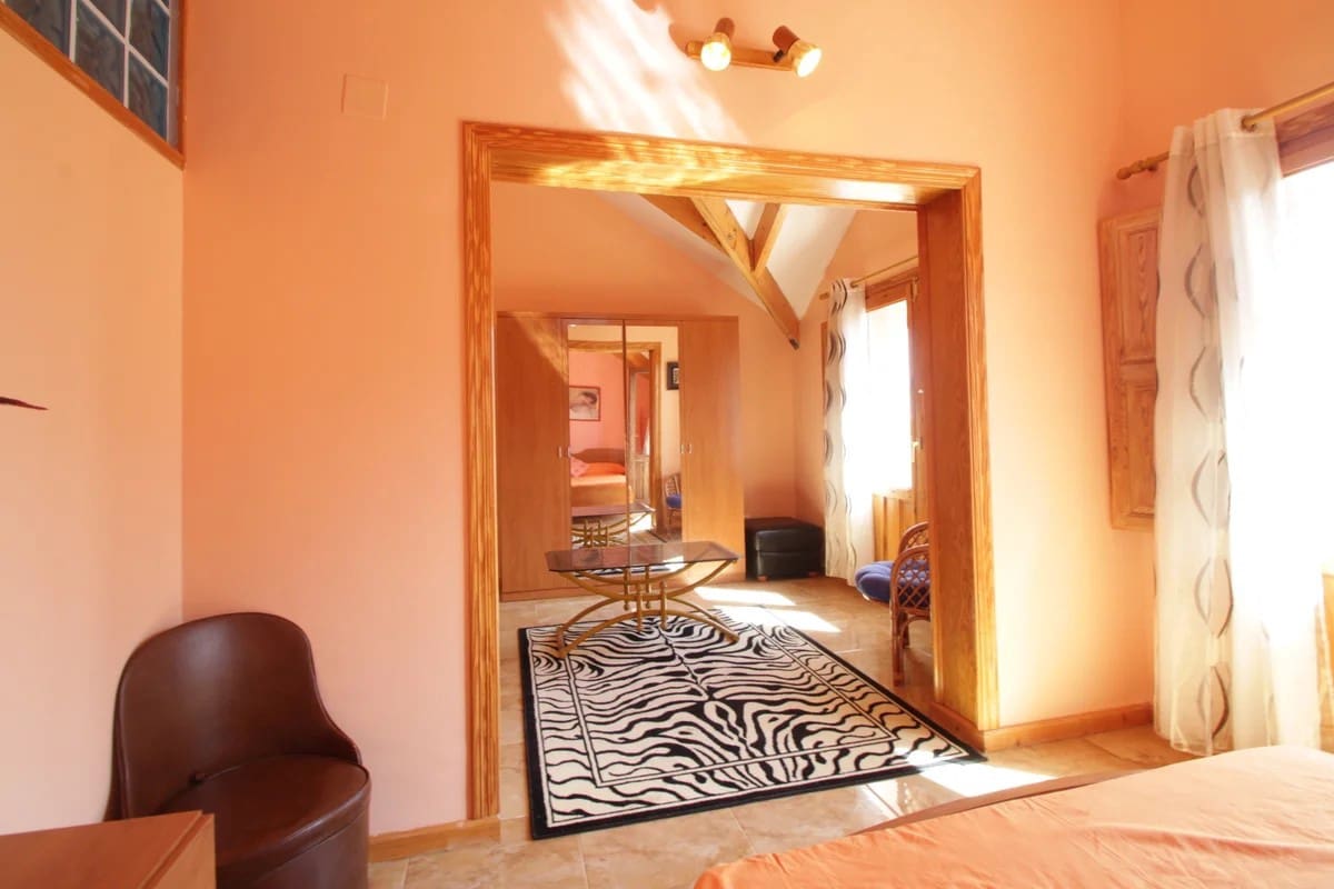 5 bedroom Villa for sale in Confrides with pool garage - € 380,000 (Ref: 9847960)