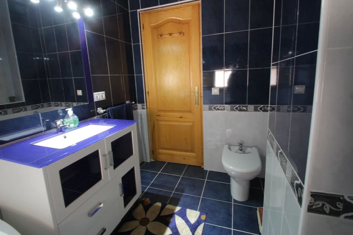 5 bedroom Villa for sale in Confrides with pool garage - € 380,000 (Ref: 9847960)
