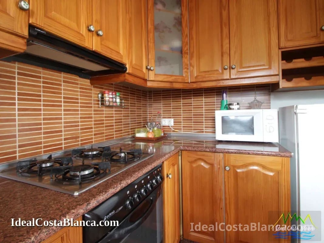 5 bedroom Villa for sale in Confrides with pool garage - € 380,000 (Ref: 9847960)