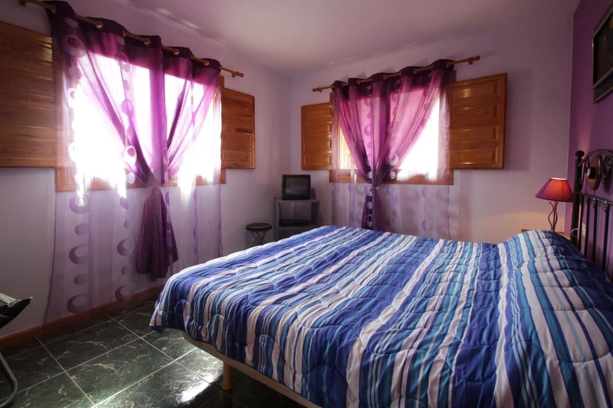 5 bedroom Villa for sale in Confrides with pool garage - € 380,000 (Ref: 9847960)