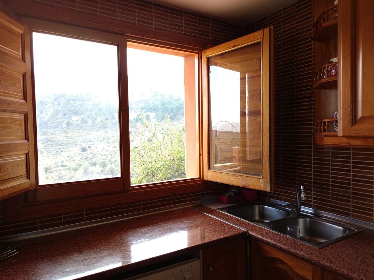 5 bedroom Villa for sale in Confrides with pool garage - € 380,000 (Ref: 9847960)