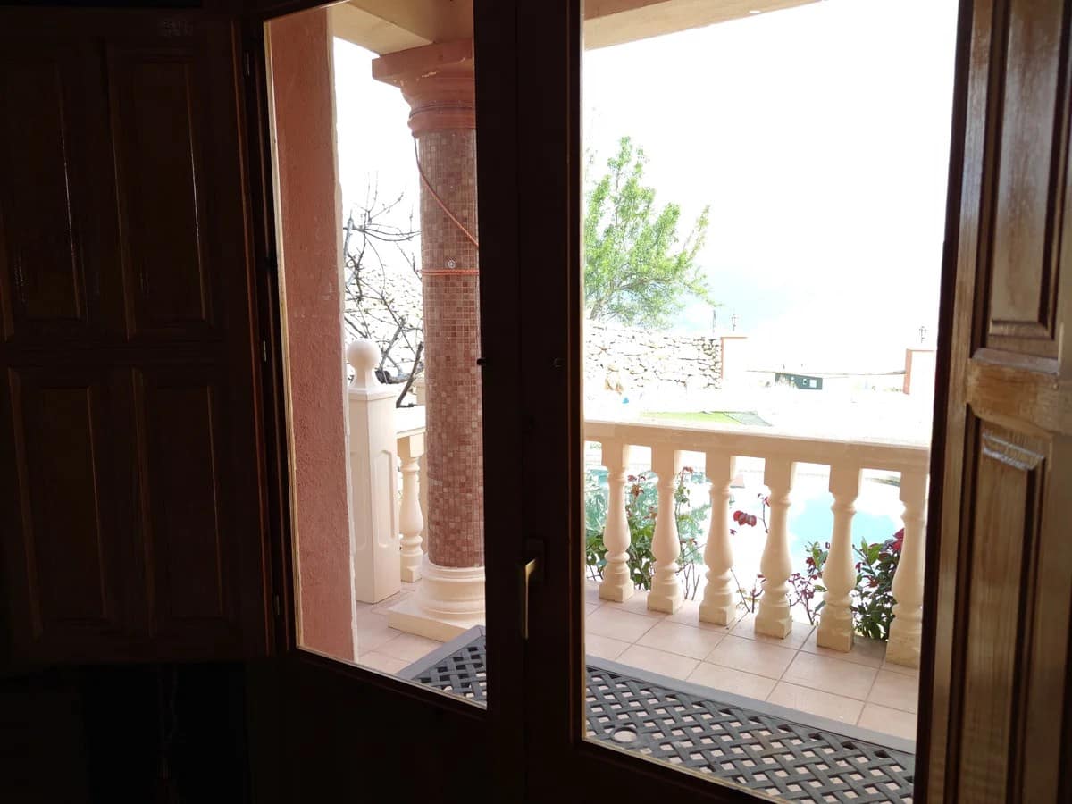 5 bedroom Villa for sale in Confrides with pool garage - € 380,000 (Ref: 9847960)