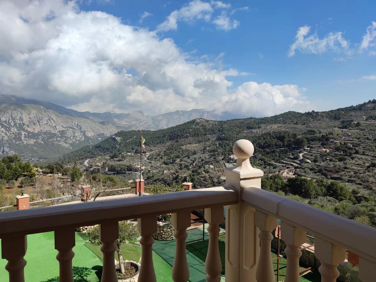 5 bedroom Villa for sale in Confrides with pool garage - € 380,000 (Ref: 9847960)