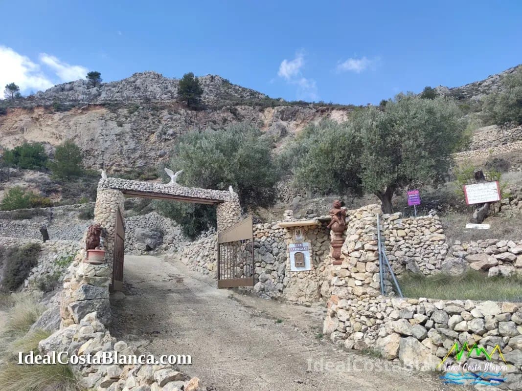 5 bedroom Villa for sale in Confrides with pool garage - € 380,000 (Ref: 9847960)