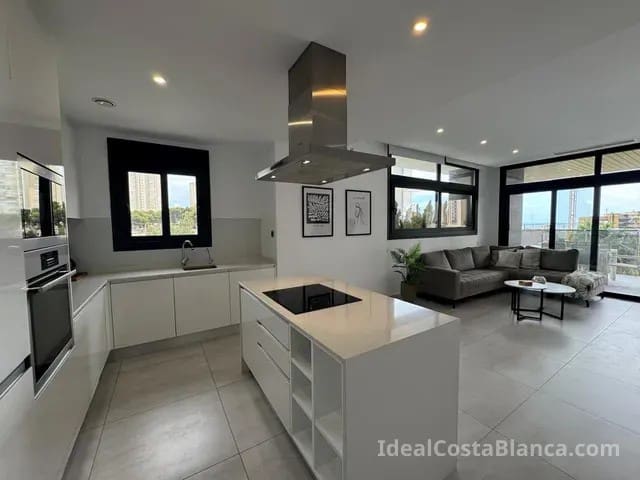 Apartamento de 3 habitaciones en Benidorm en venta con piscina garaje - 649.000 € (Ref: 9847962)